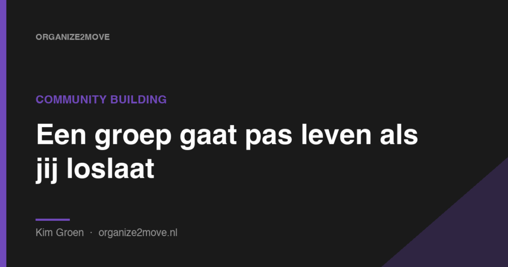 Donkere cover met de tekst Een groep gaat pas leven als jij loslaat, categorie Community building, in de huisstijl van Organize2Move
